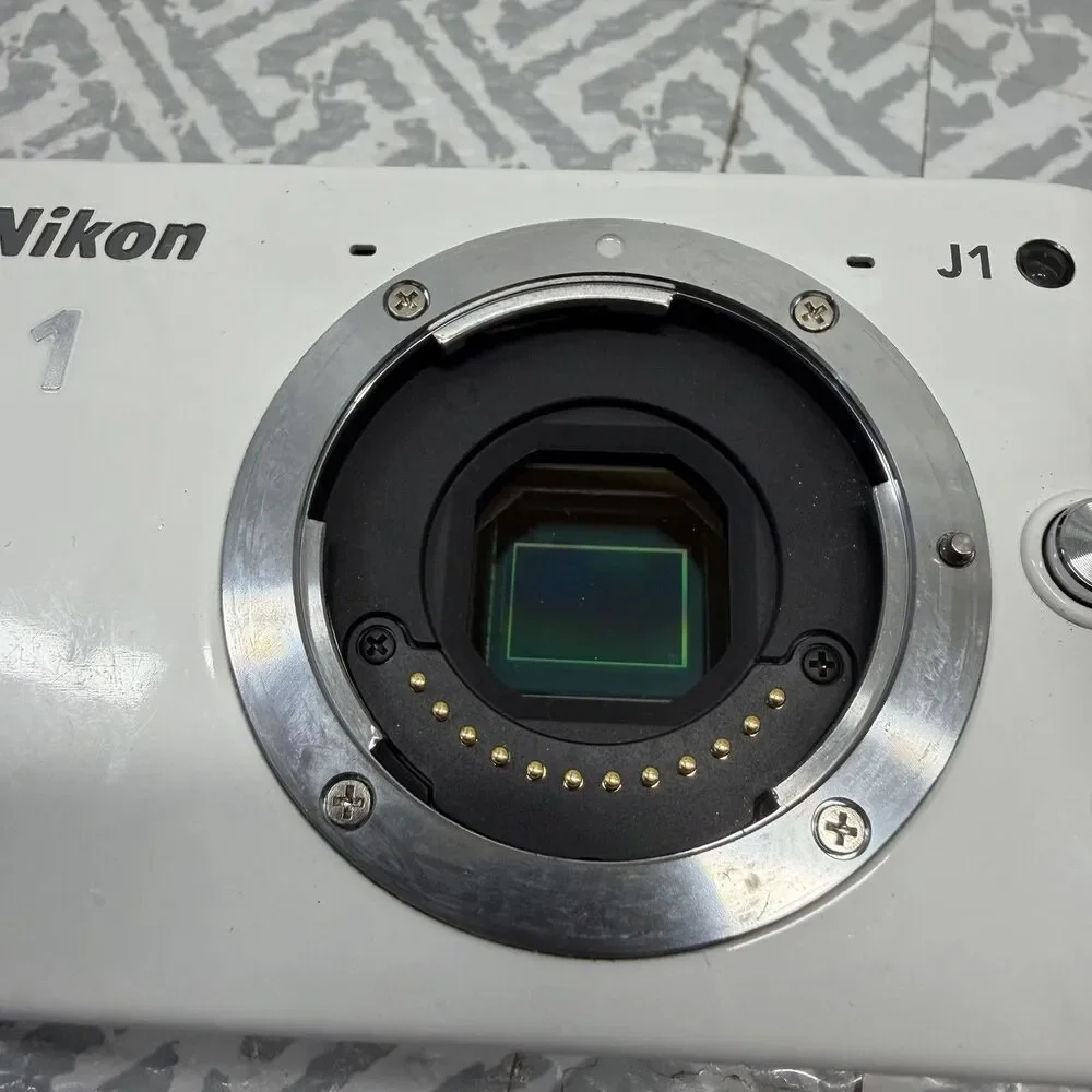 Nikon 1 J1 10.1MP White Camera Bundle - 10-30mm & 30-110mm VR Lenses SD Bag Case